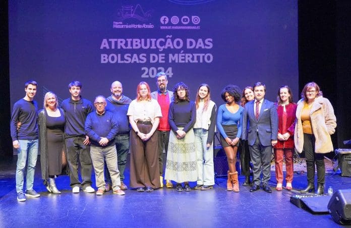 massama e monte abraão entrea de bolsas de mérito