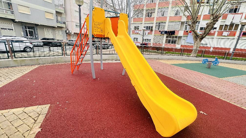 Parque Infantil de Vale Mourão no Cacém