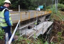Obras de remodelação da conduta de abastecimento de água na Ponte Redonda em Galamares