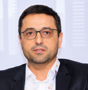 “Gasta o país dezenas de milhões para criar camas novas e perde os milhões já investidos por deixar encerrar camas”